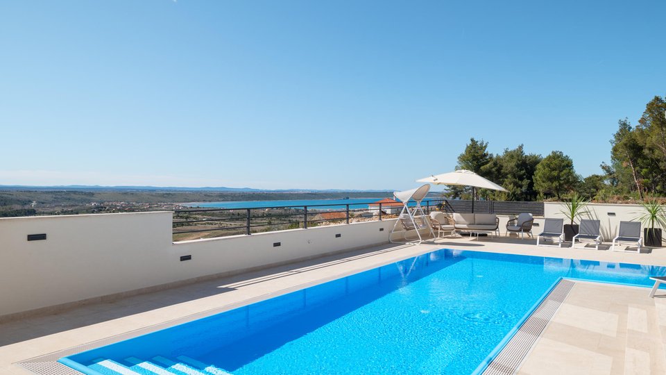 Elegante Villa mit Panoramablick auf das Meer in der Nähe von Zadar!