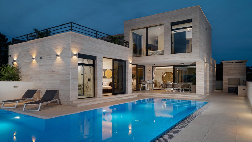 Elegant villa with a panoramic view of the sea near Zadar!