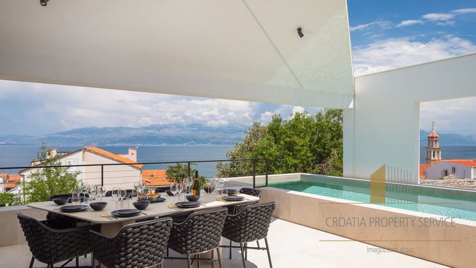 Luxusvilla mit traumhafter Aussicht, nur 100 m vom Meer entfernt auf der Insel Brač!