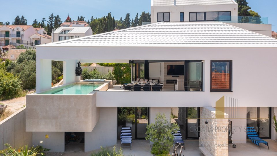 Luxury villa with a dreamy view, just 100 m from the sea on the island of Brač!