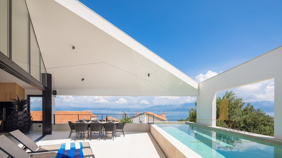 Luxury villa with a dreamy view, just 100 m from the sea on the island of Brač!