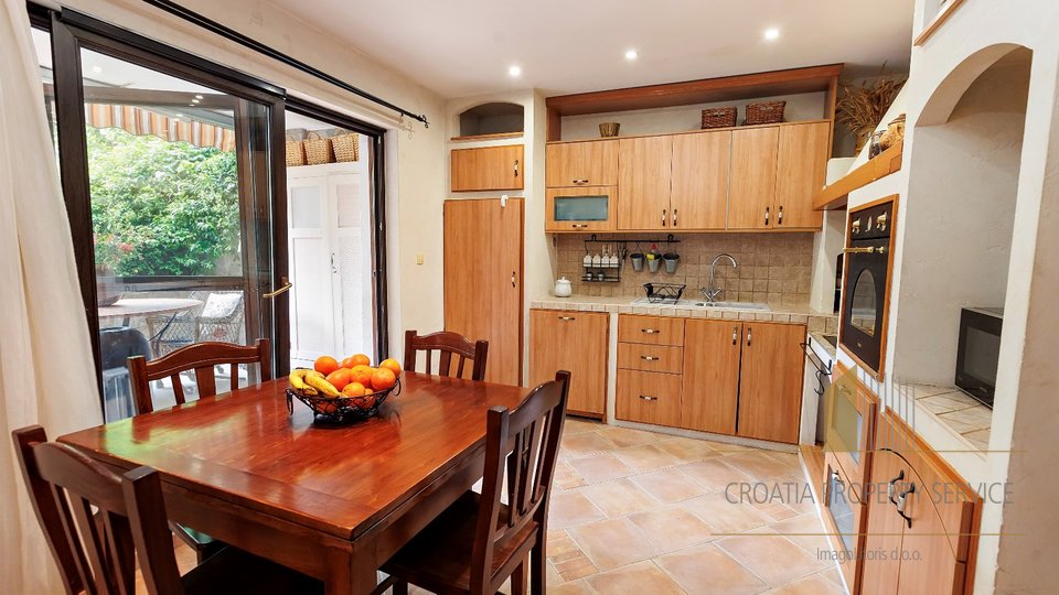 Spacious apartment with a large yard in an excellent location in Split!