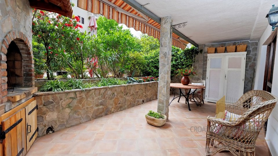 Spacious apartment with a large yard in an excellent location in Split!