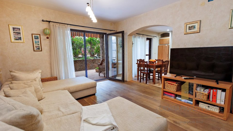 Spacious apartment with a large yard in an excellent location in Split!