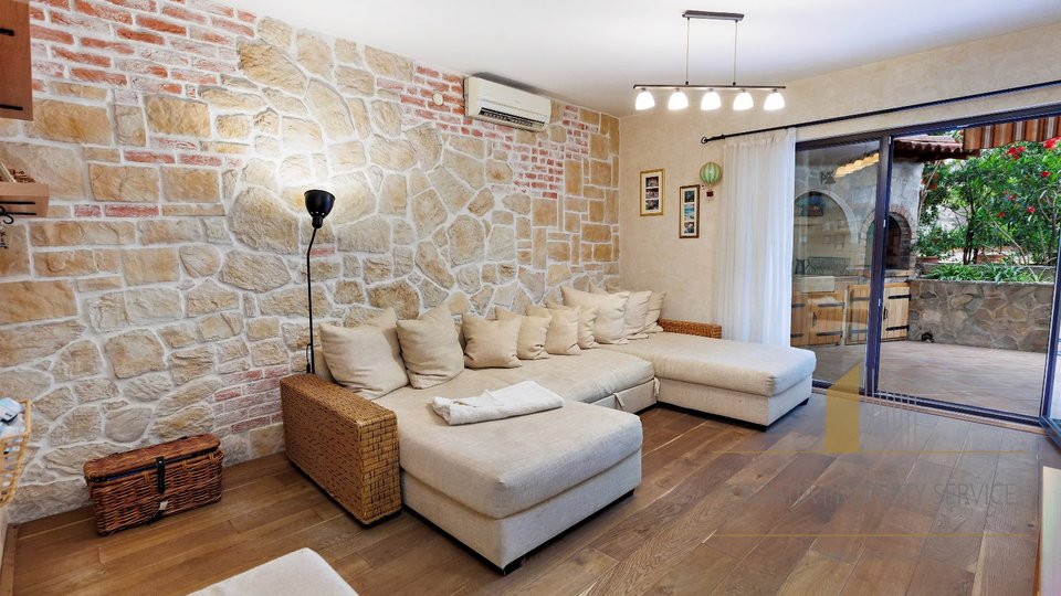 Spacious apartment with a large yard in an excellent location in Split!