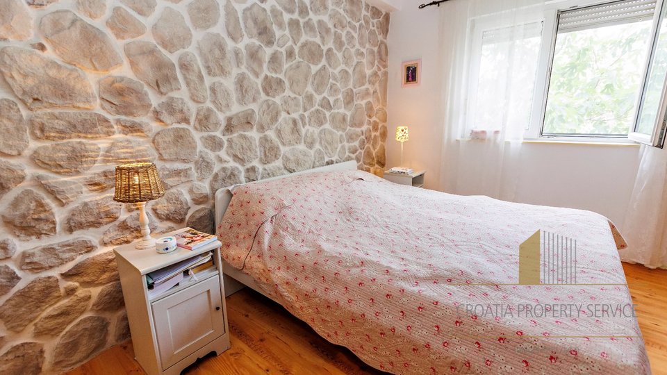 Spacious apartment with a large yard in an excellent location in Split!