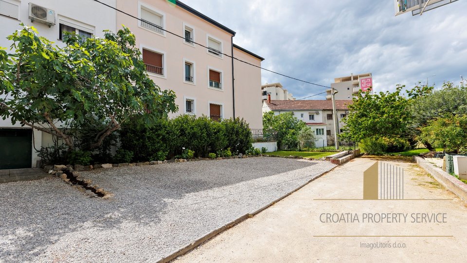 Spacious apartment with a large yard in an excellent location in Split!