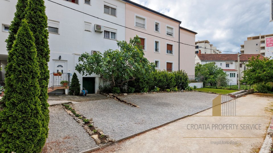 Spacious apartment with a large yard in an excellent location in Split!