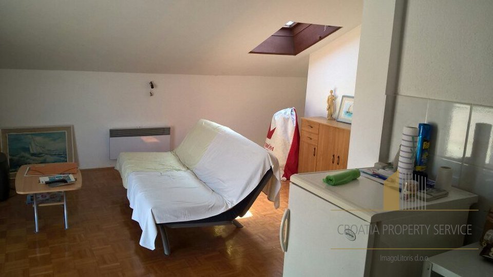 Ein möbliertes Ein - Zimmer - Apartment mit privater Terrasse