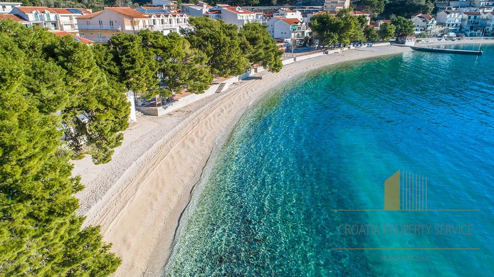 Luxury apartments in a new modern building with a swimming pool on the Makarska Riviera!