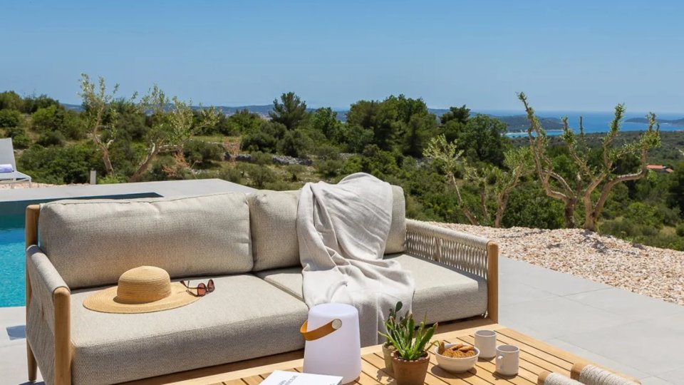 Paradise oasis in Rogoznica: Luxurious stone villas with an incredible view of the sea!