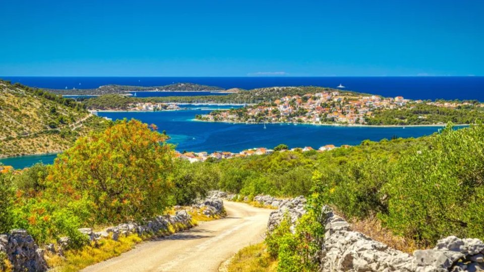 Paradiesoase in Rogoznica: Luxuriöse Steinvillen mit unglaublichem Blick auf das Meer!