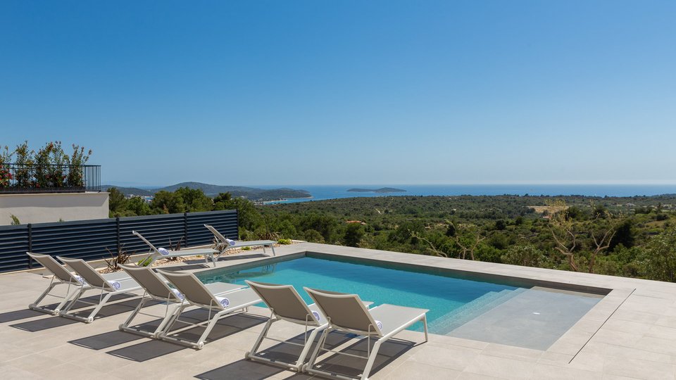 Paradise oasis in Rogoznica: Luxurious stone villas with an incredible view of the sea!