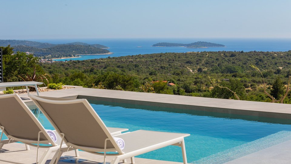 Paradise oasis in Rogoznica: Luxurious stone villas with an incredible view of the sea!