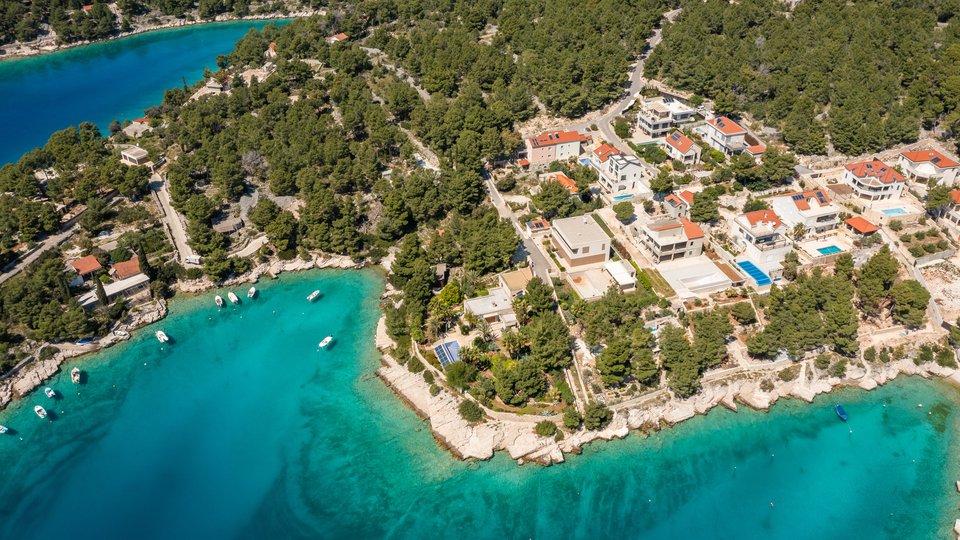 Wunderschöne Villa mit Pool, zweite Reihe zum Meer auf der Insel Brač!