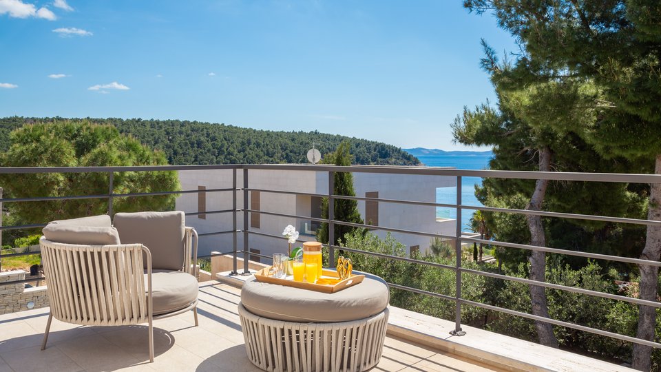 Wunderschöne Villa mit Pool, zweite Reihe zum Meer auf der Insel Brač!