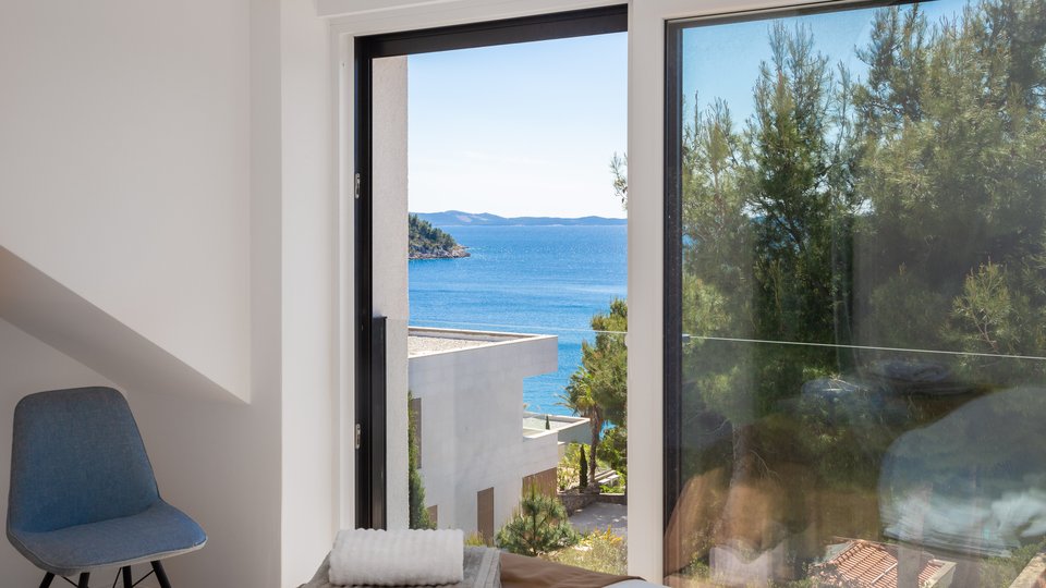 Beautiful villa with pool, second row to the sea on the island of Brač!