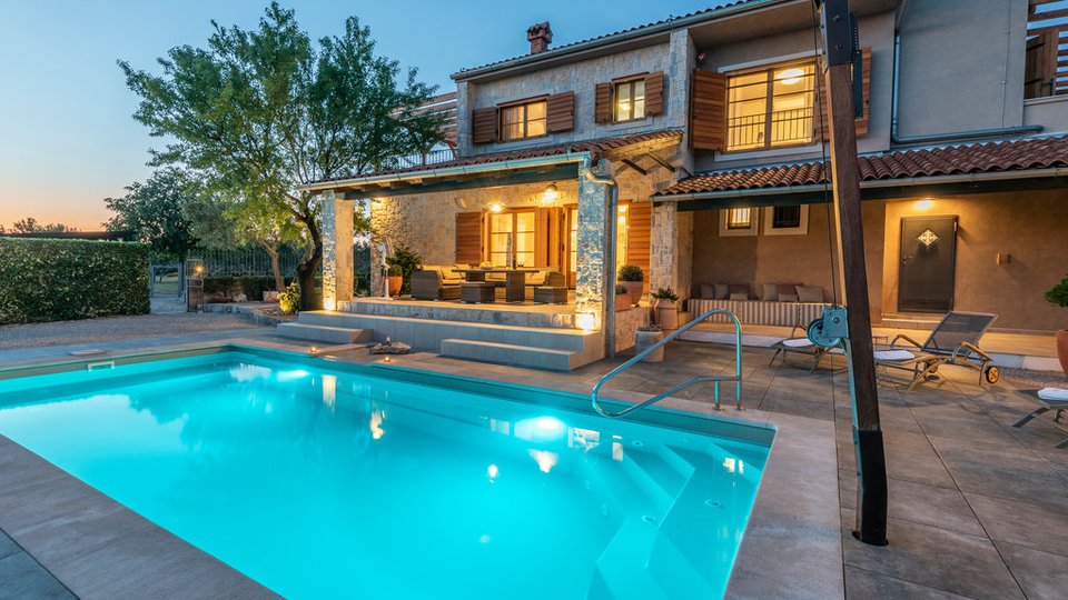 Luxury 5* villa in a quiet location, 150 m from the sea near Šibenik!