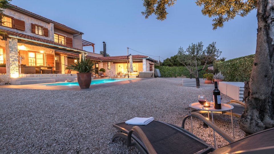 Luxury 5* villa in a quiet location, 150 m from the sea near Šibenik!