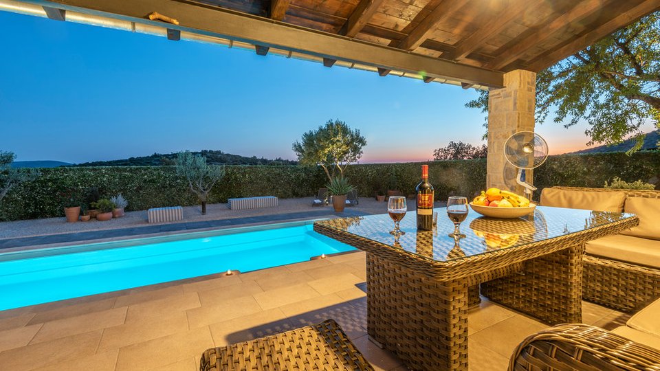 Luxury 5* villa in a quiet location, 150 m from the sea near Šibenik!