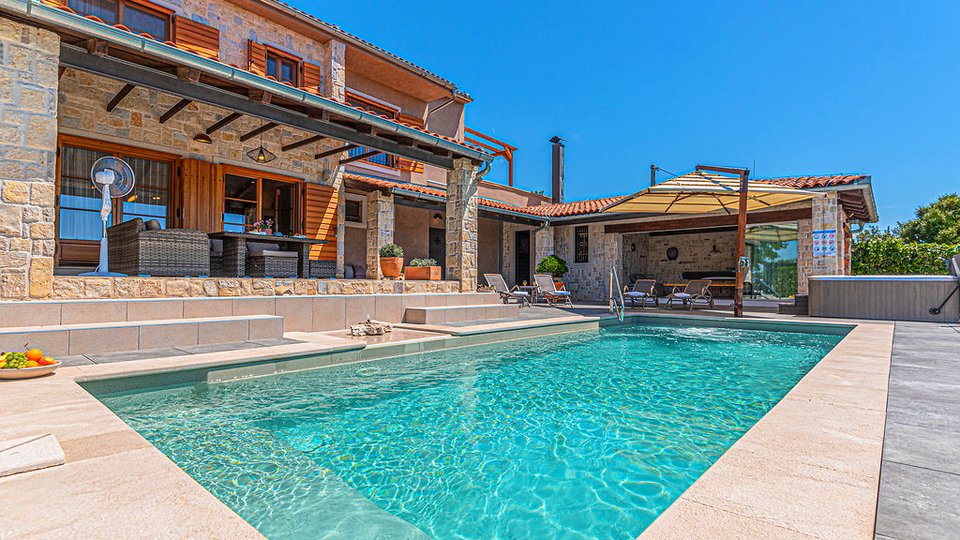 Luxury 5* villa in a quiet location, 150 m from the sea near Šibenik!