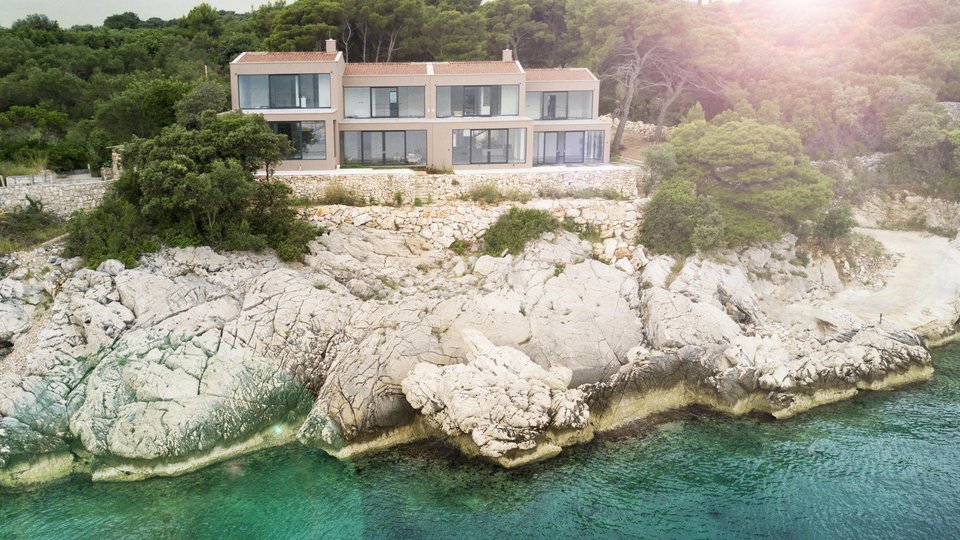 Zwei Luxusvillen in exklusiver Lage am Meer auf der Insel Koločep in der Nähe von Dubrovnik!