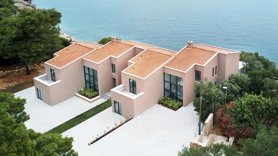 Two luxury villas in an exclusive location by the sea on the island of Koločep near Dubrovnik!