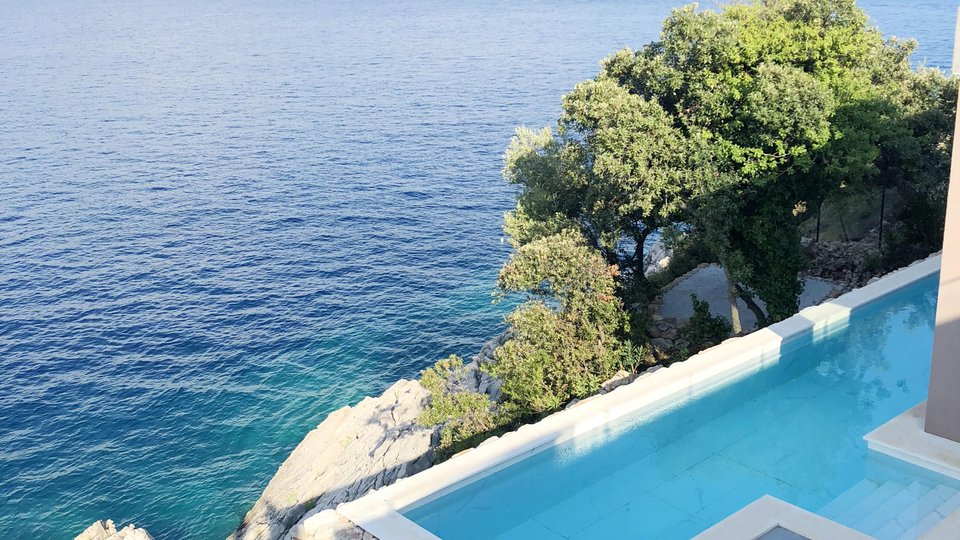 Two luxury villas in an exclusive location by the sea on the island of Koločep near Dubrovnik!