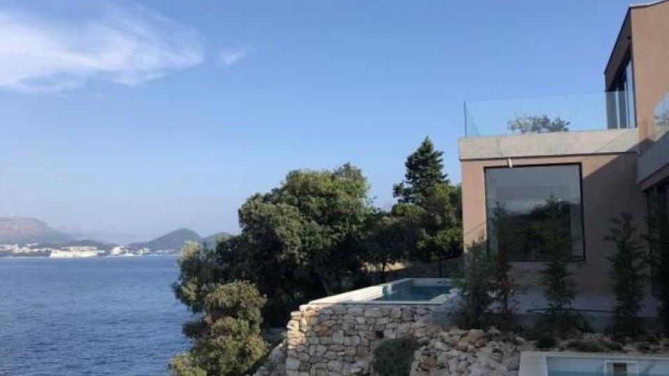 Zwei Luxusvillen in exklusiver Lage am Meer auf der Insel Koločep in der Nähe von Dubrovnik!