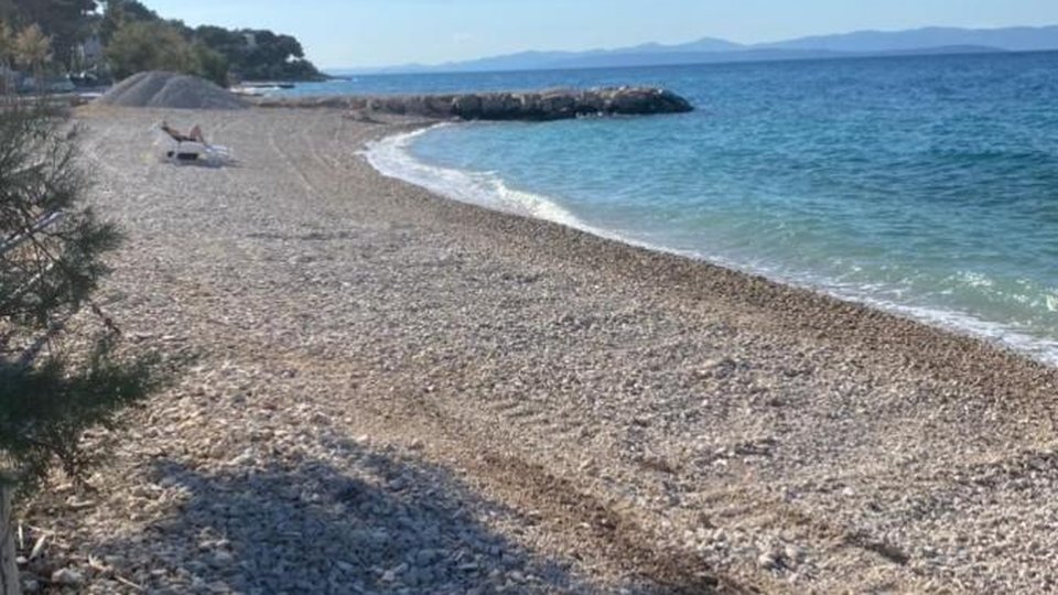 Moderne Villa mit Pool, erste Reihe zum Strand auf der Insel Brač!