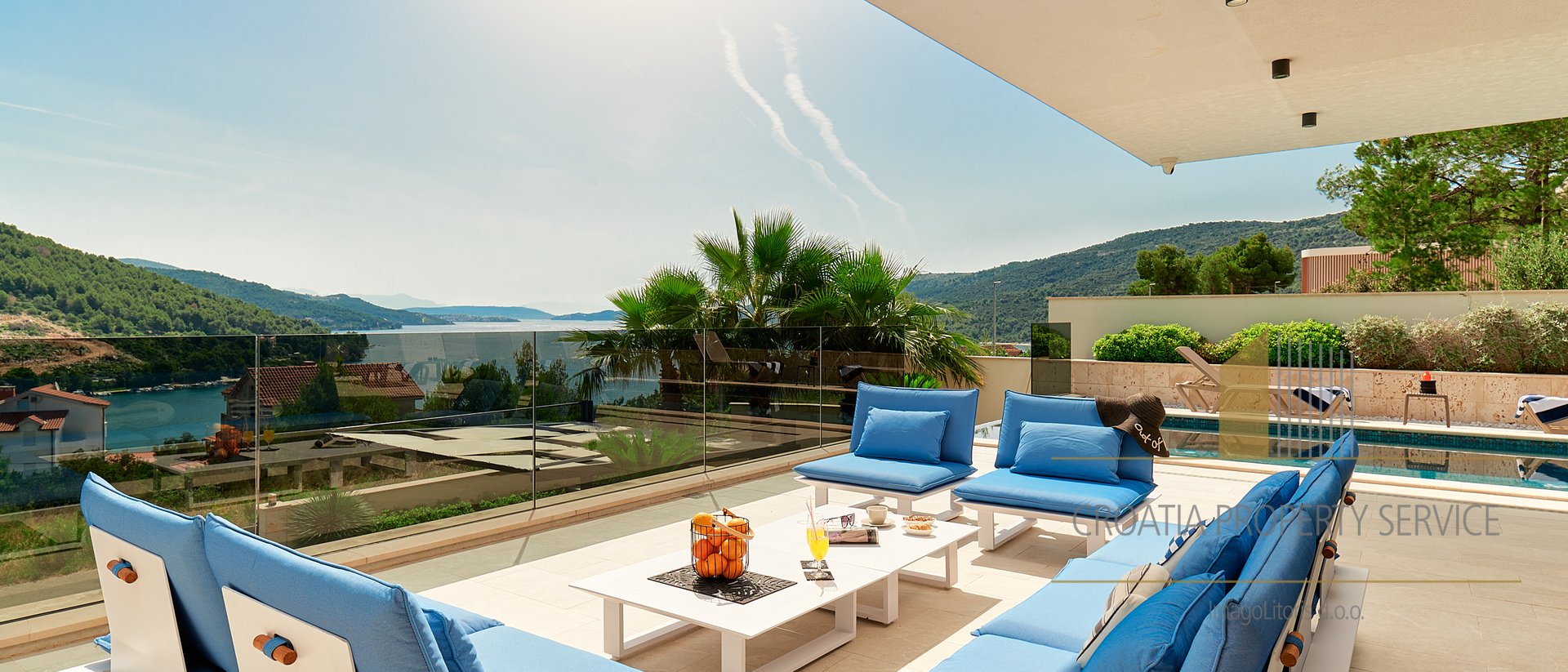 Luksuzna vila s panoramskim pogledom na more u okolici Trogira!