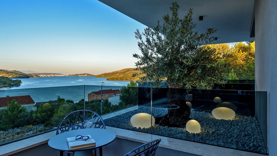 Luxusvilla mit Panoramablick auf das Meer in der Nähe von Trogir!