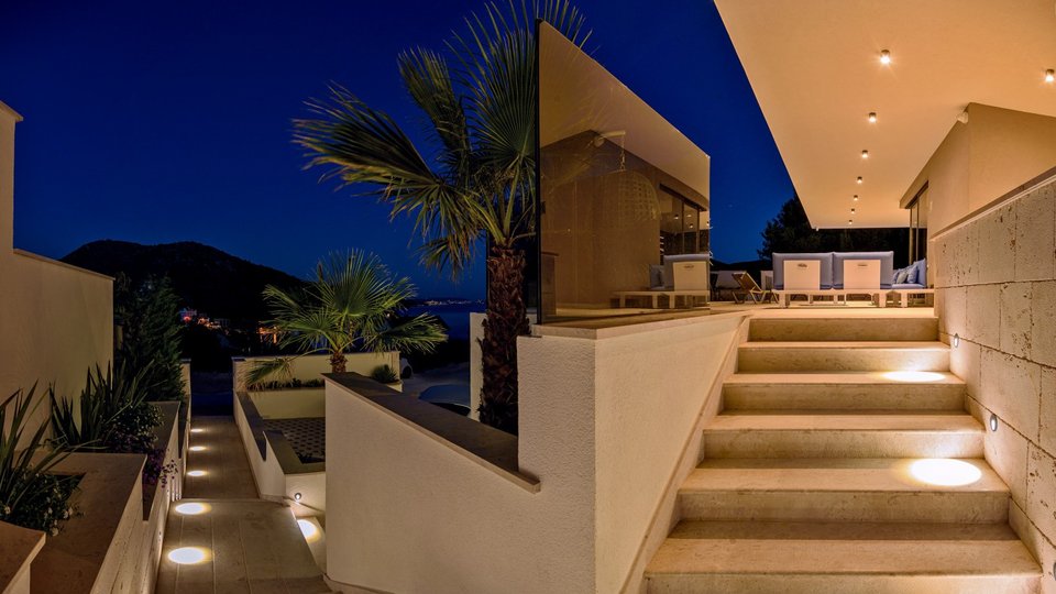 Luxusvilla mit Panoramablick auf das Meer in der Nähe von Trogir!