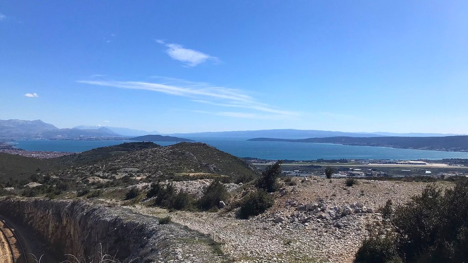 Kmetijsko zemljišče 69.000 m2 s panoramskim pogledom na morje - Kaštela!