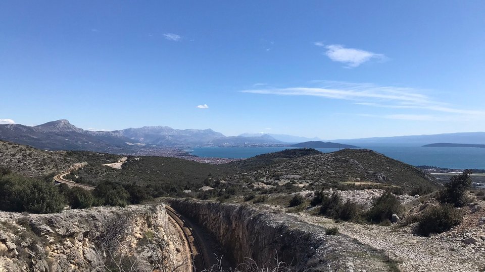 Kmetijsko zemljišče 69.000 m2 s panoramskim pogledom na morje - Kaštela!