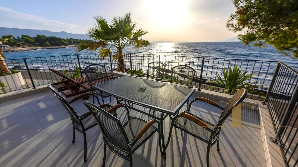 Exclusive penthouse first row to the sea on the island of Hvar!