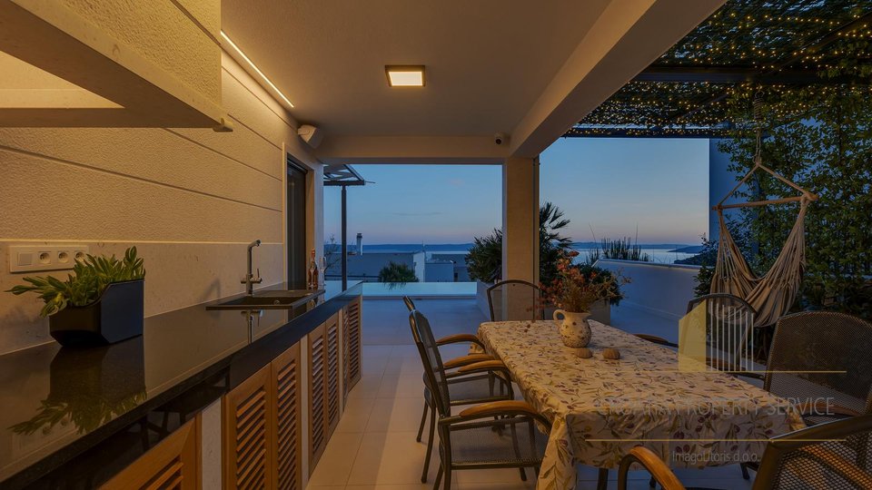 New luxury villa with open sea view in Makarska!