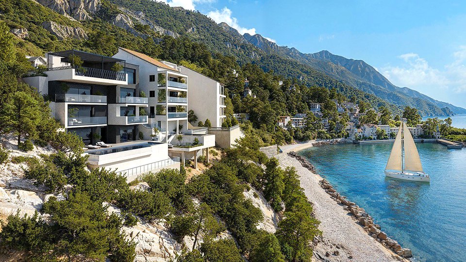 Luxusvilla mit Swimmingpool und Aufzug – erste Reihe direkt am Strand an der Riviera von Omiš!