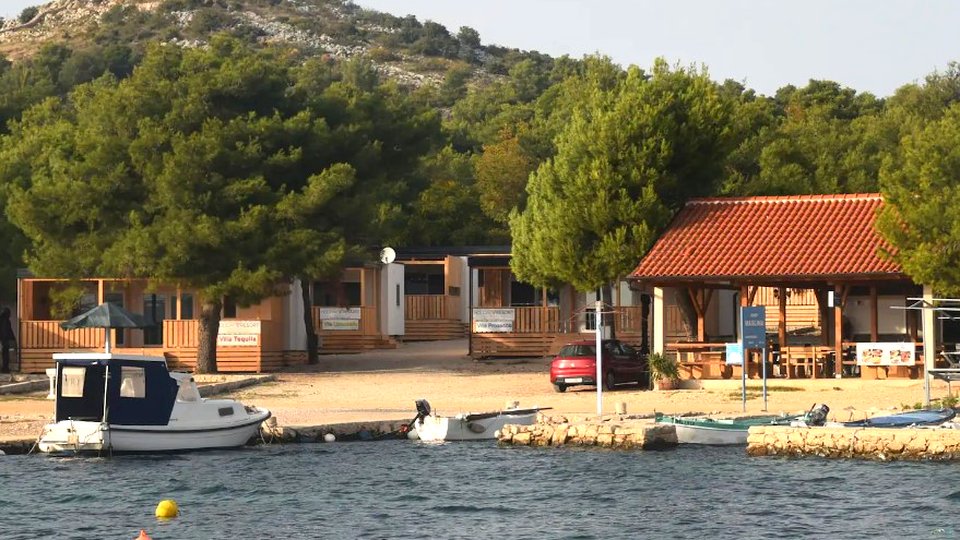 Beautiful mobile home for vacation 50 meters from the sea - Pakoštane!