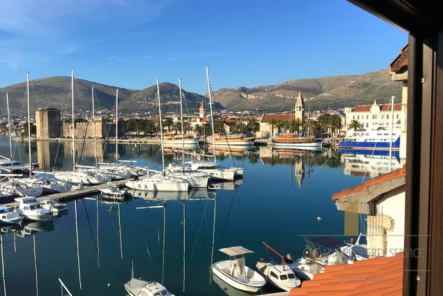 Stone house with three apartments and business office - first row to the sea in Trogir!
