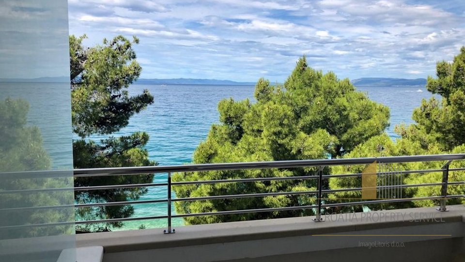 Geräumige Wohnung mit einem Schlafzimmer am Strand in Tucepi!