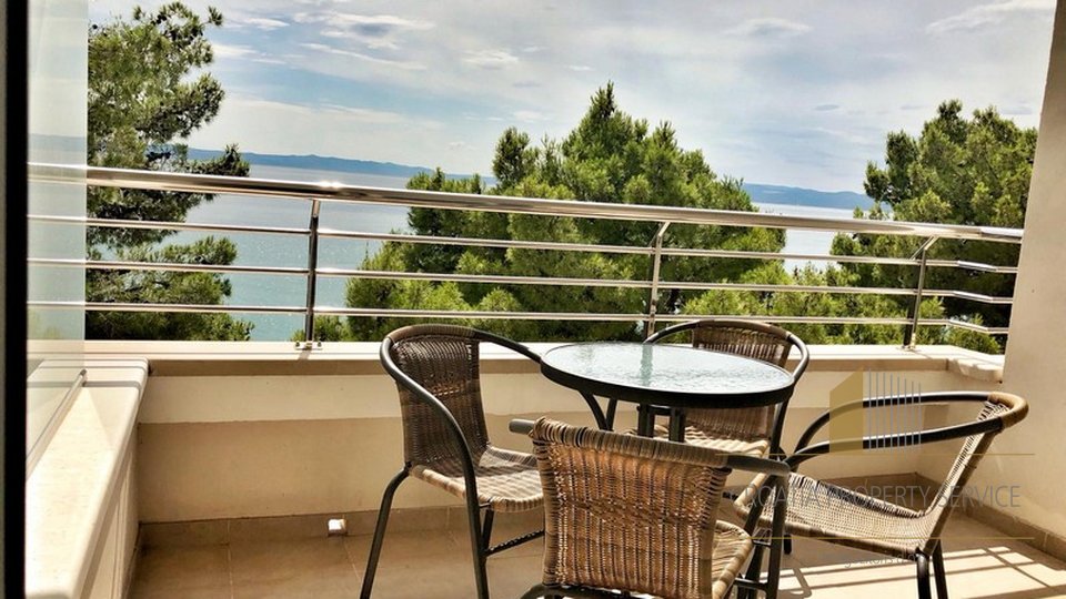 Spacious one bedroom apartment on the beach in Tucepi!