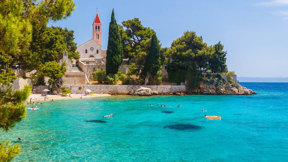 Außergewöhnliches Agrarland, erste Reihe zum Meer auf der Insel Brač!