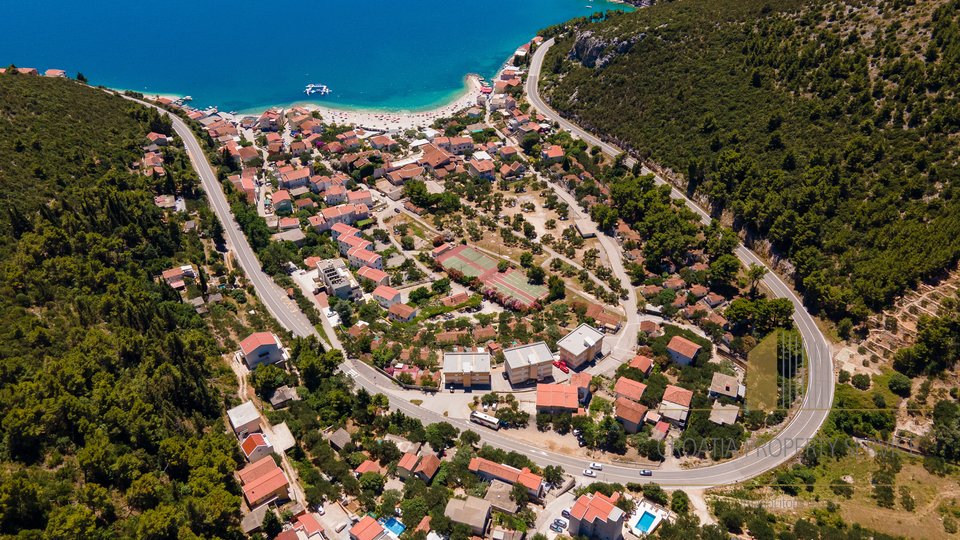 Ekskluzivno zemljište uz plažu u Kleku - Investicijska oaza uz obalu!