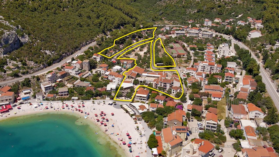 Ekskluzivno zemljište uz plažu u Kleku - Investicijska oaza uz obalu!