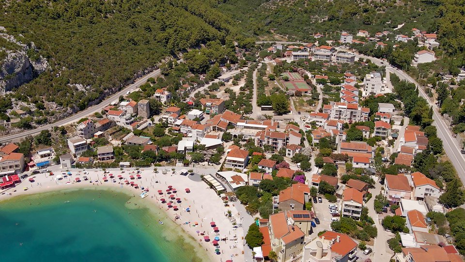 Turistično naselje s hotelom, prva vrsta do plaže - Klek!