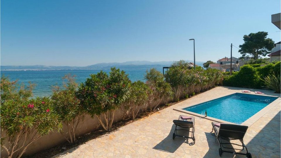 Modern villa with pool, first row to the beach on the island of Brač!