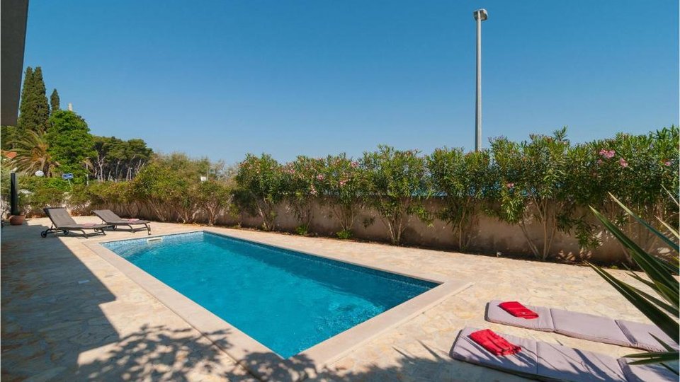 Modern villa with pool, first row to the beach on the island of Brač!