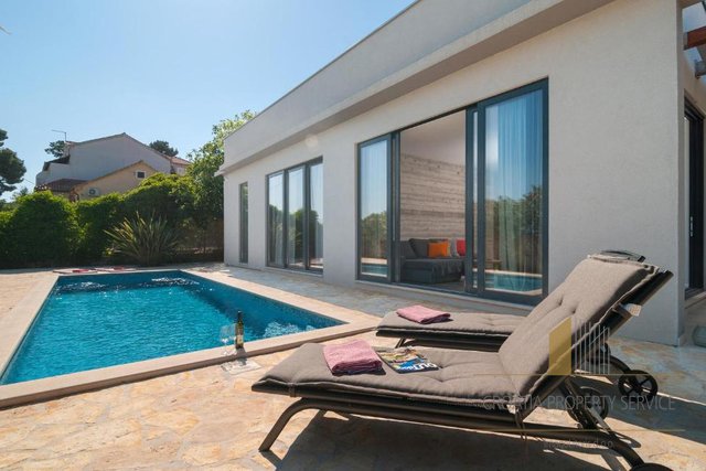Modern villa with pool, first row to the beach on the island of Brač!
