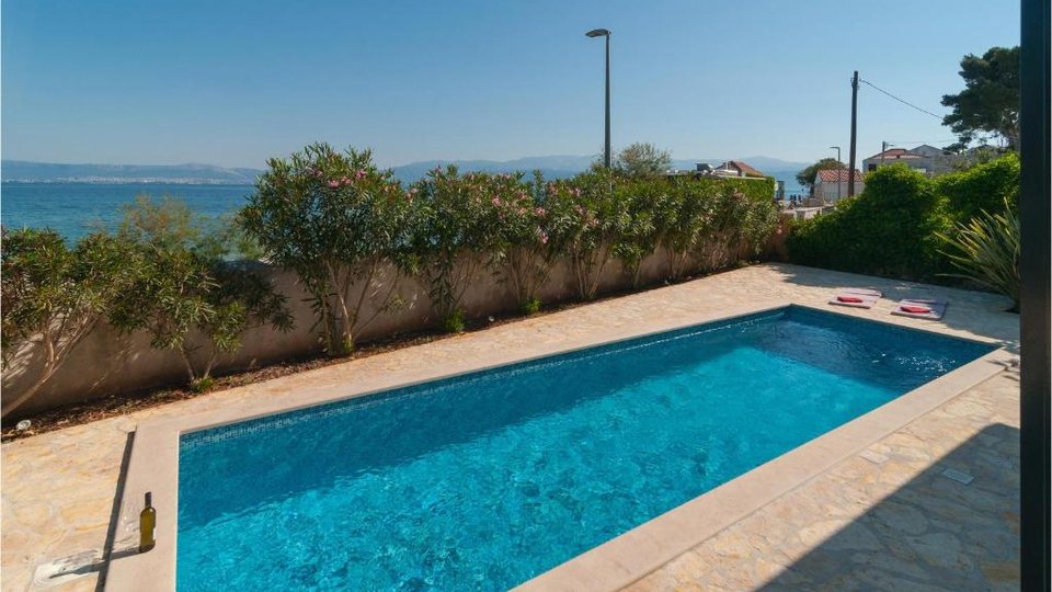 Modern villa with pool, first row to the beach on the island of Brač!